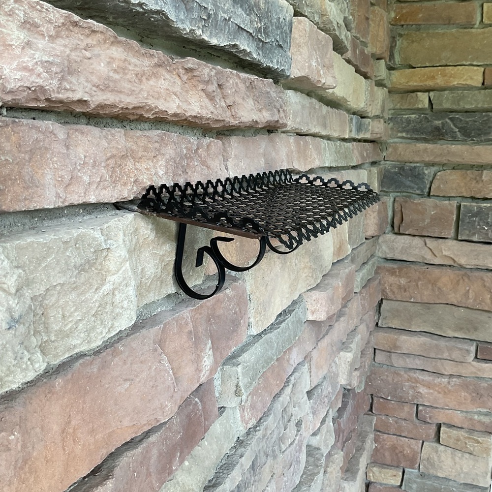 Vintage Mid-Century Modern Metal Rectangular Open Quatrefoil Wall Shelf - Picture 3 of 11